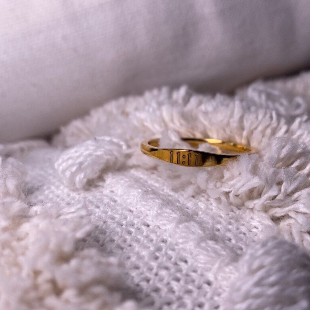11:11 Lucky Minimalist Gold Ring - Picture 3 of 5